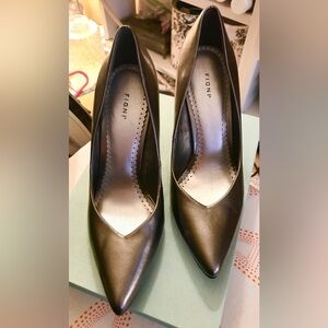 Fiona Silver Pointed Toe Heels 4” Size 6